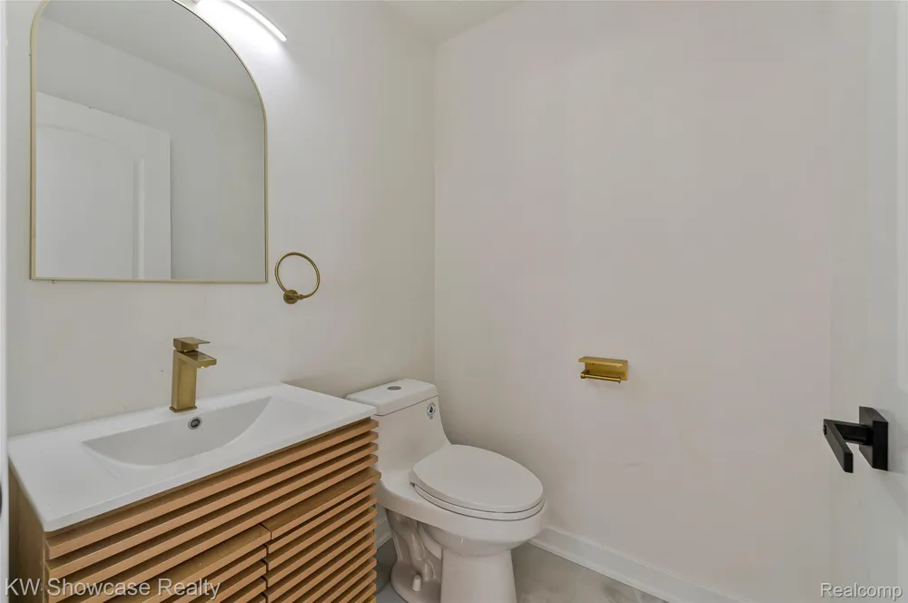 4392 CASS ELIZABETH ROAD Waterford Charter Township, MI 48328