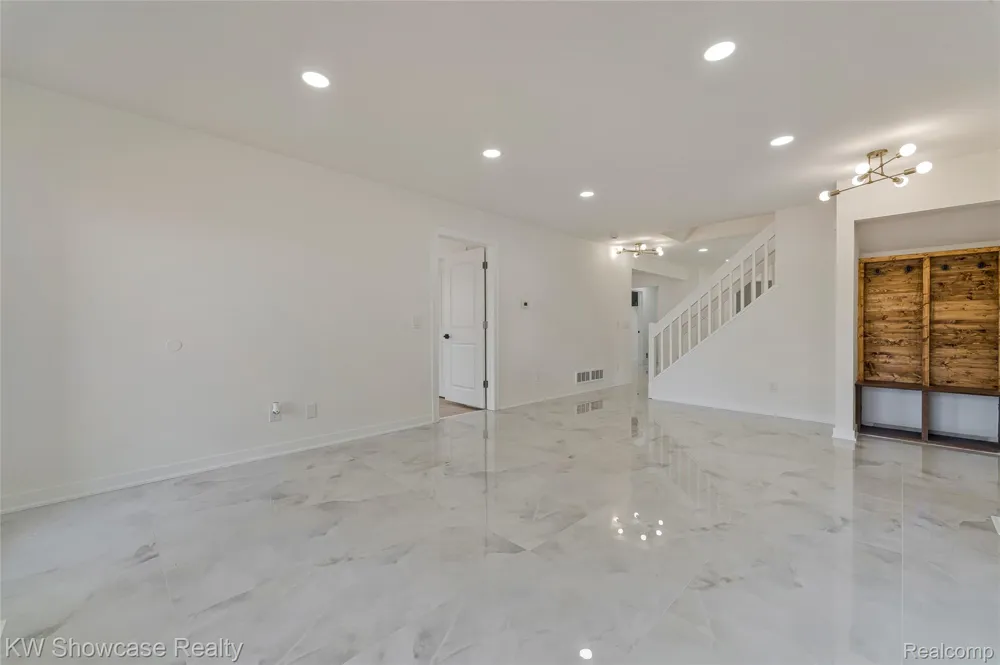4392 CASS ELIZABETH ROAD Waterford Charter Township, MI 48328