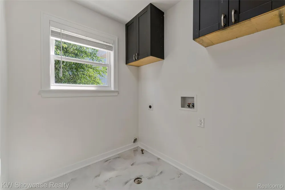 4392 CASS ELIZABETH ROAD Waterford Charter Township, MI 48328