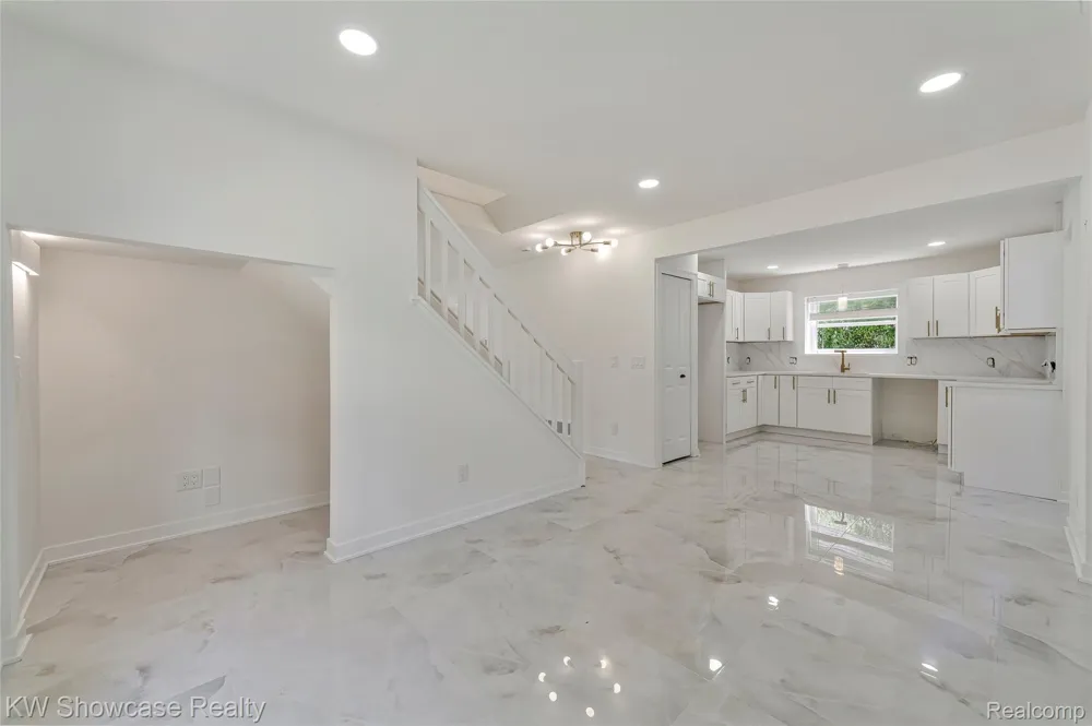 4392 CASS ELIZABETH ROAD Waterford Charter Township, MI 48328