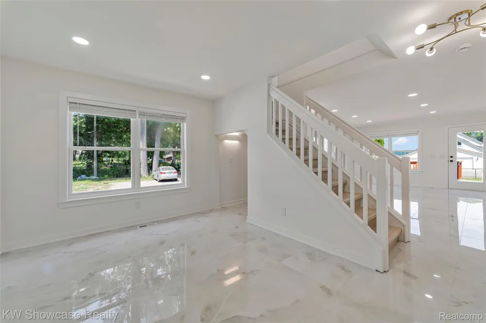 4392 CASS ELIZABETH ROAD Waterford Charter Township, MI 48328