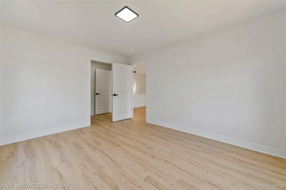 4392 CASS ELIZABETH ROAD Waterford Charter Township, MI 48328