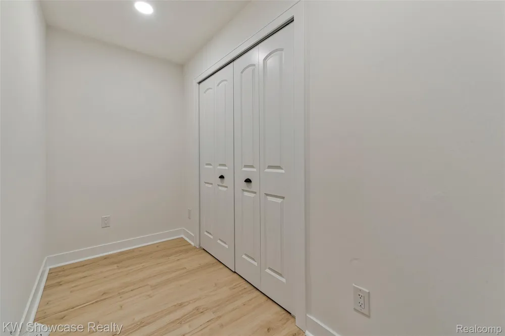 4392 CASS ELIZABETH ROAD Waterford Charter Township, MI 48328
