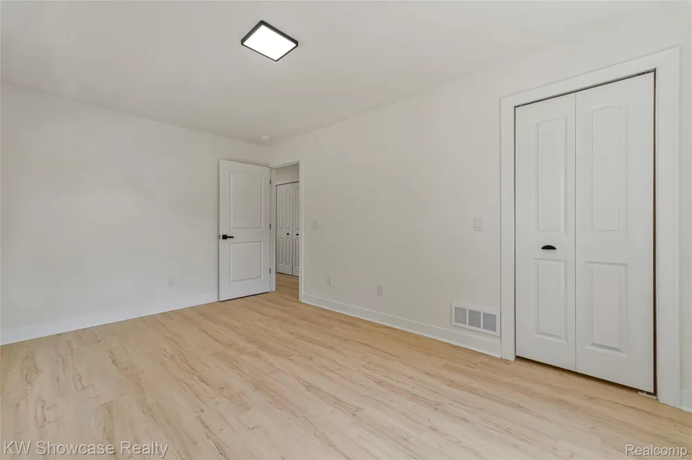 4392 CASS ELIZABETH ROAD Waterford Charter Township, MI 48328