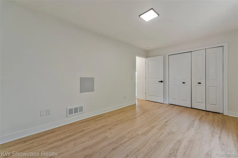 4392 CASS ELIZABETH ROAD Waterford Charter Township, MI 48328
