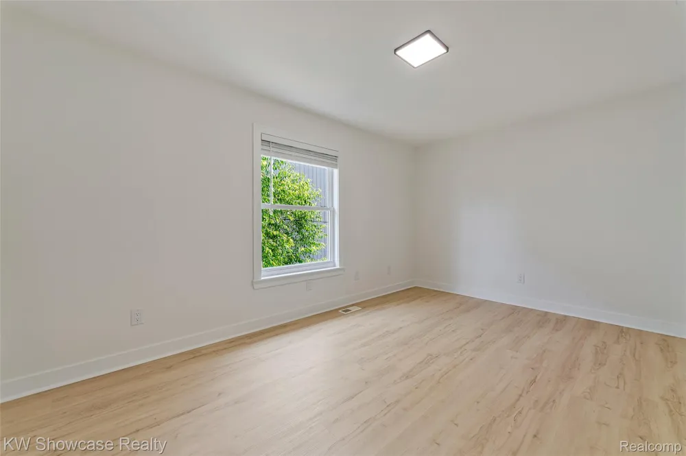 4392 CASS ELIZABETH ROAD Waterford Charter Township, MI 48328