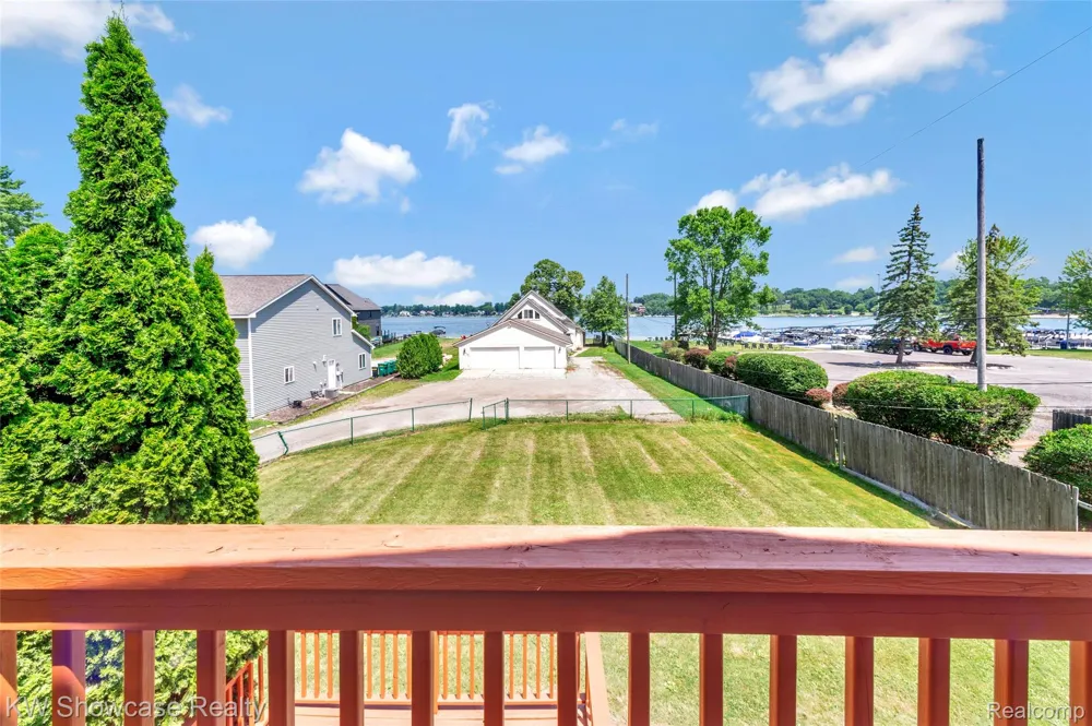 4392 CASS ELIZABETH ROAD Waterford Charter Township, MI 48328