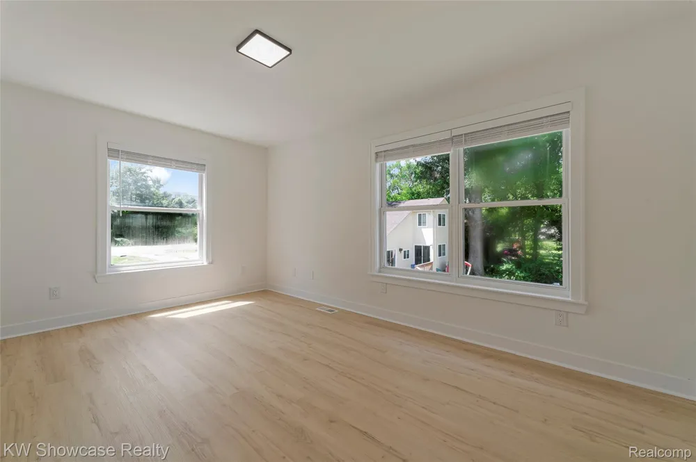 4392 CASS ELIZABETH ROAD Waterford Charter Township, MI 48328