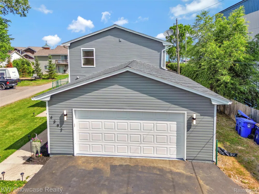 4392 CASS ELIZABETH ROAD Waterford Charter Township, MI 48328