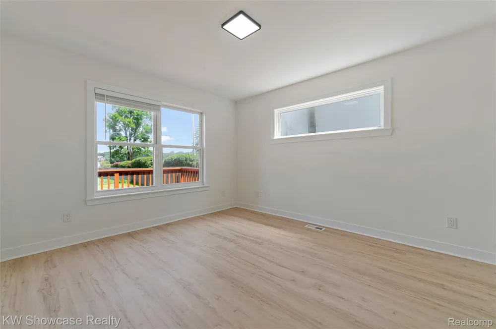 4392 CASS ELIZABETH ROAD Waterford Charter Township, MI 48328