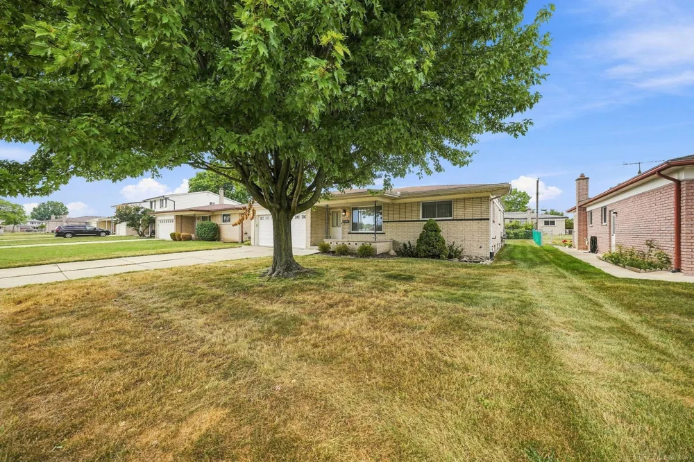 3915 Nowak Drive Sterling Heights City, MI 48310