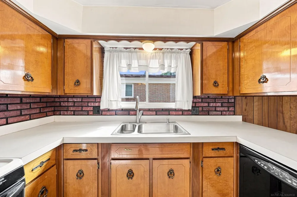 3915 Nowak Drive Sterling Heights City, MI 48310