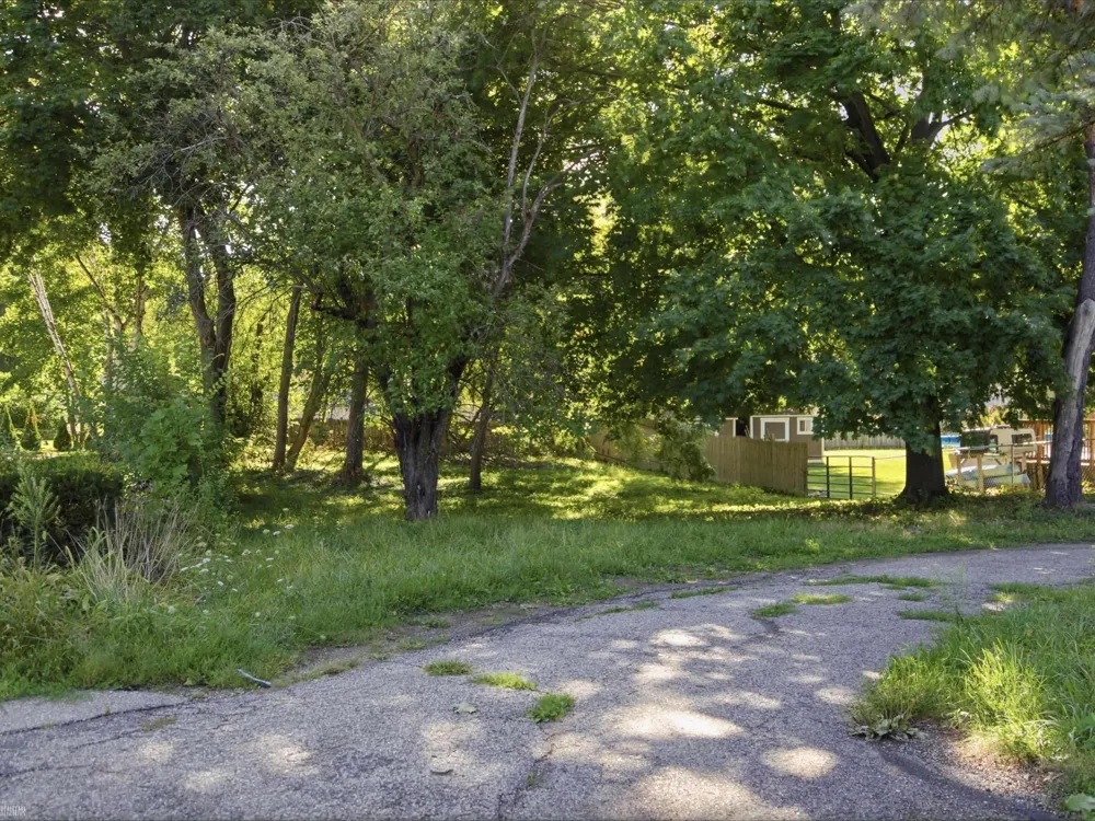 Covert Road Waterford Charter Township, MI 48328
