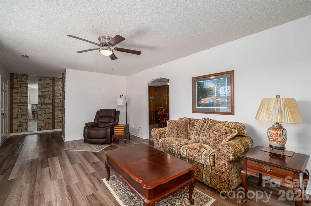 1306 11th Avenue SE Hickory, NC 28602