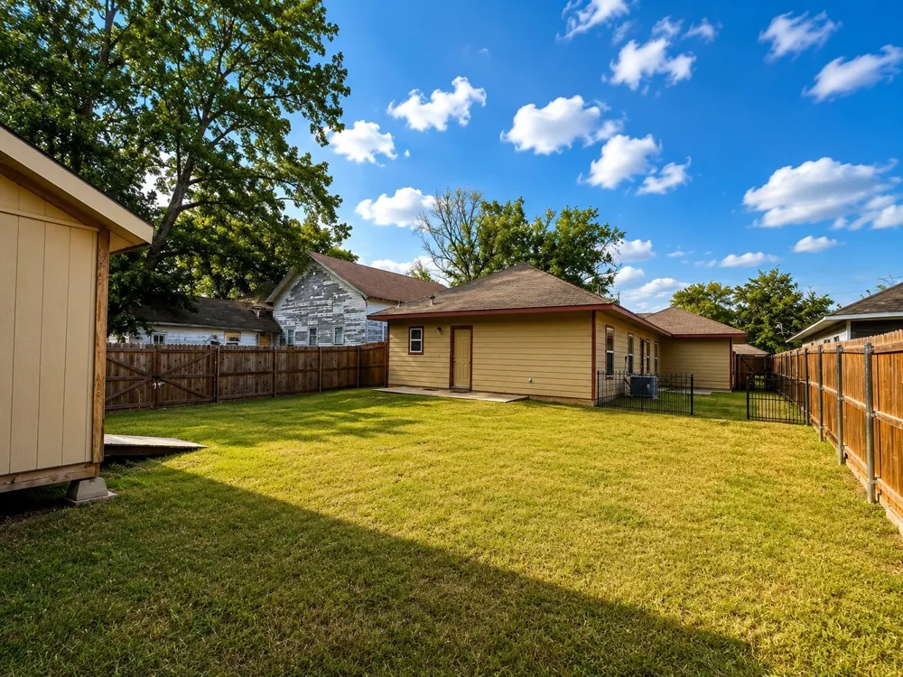719 E 6th Street Bonham, TX 75418