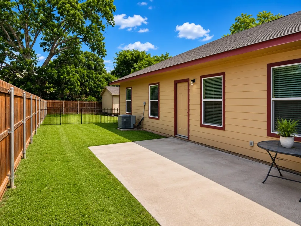 719 E 6th Street Bonham, TX 75418