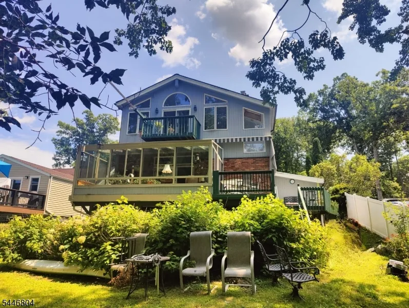 2 Algonquin Trl Jefferson, NJ 07885
