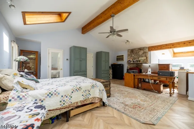 2 Algonquin Trl Jefferson, NJ 07885