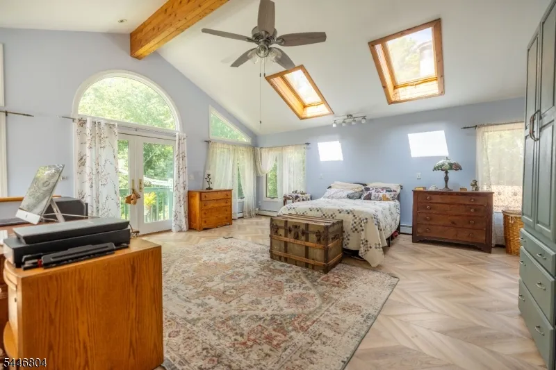 2 Algonquin Trl Jefferson, NJ 07885