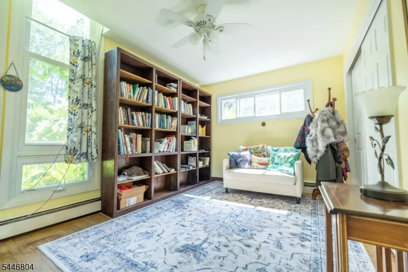 2 Algonquin Trl Jefferson, NJ 07885