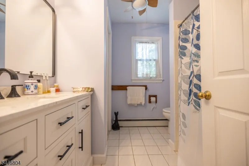 2 Algonquin Trl Jefferson, NJ 07885