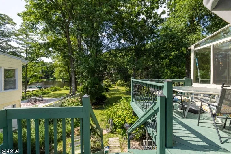 2 Algonquin Trl Jefferson, NJ 07885