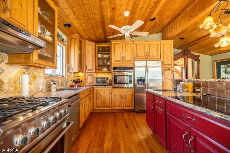 2 Algonquin Trl Jefferson, NJ 07885