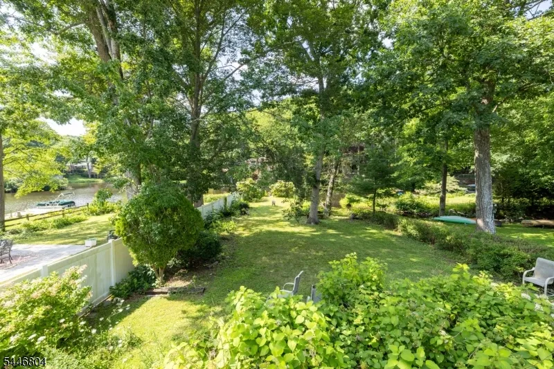 2 Algonquin Trl Jefferson, NJ 07885