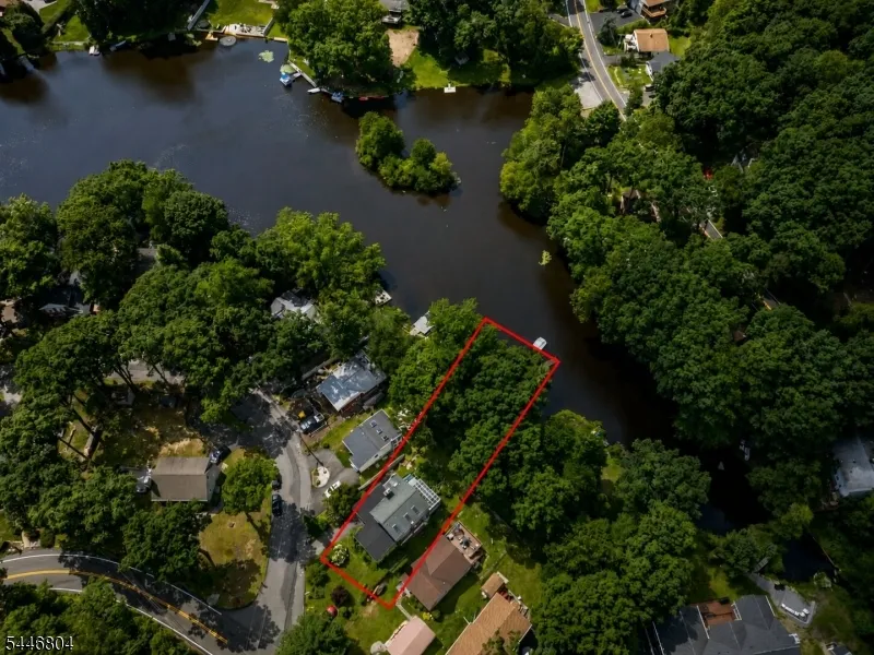 2 Algonquin Trl Jefferson, NJ 07885