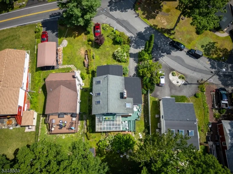 2 Algonquin Trl Jefferson, NJ 07885