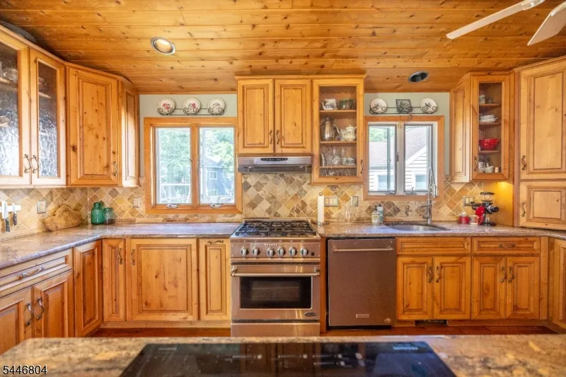 2 Algonquin Trl Jefferson, NJ 07885