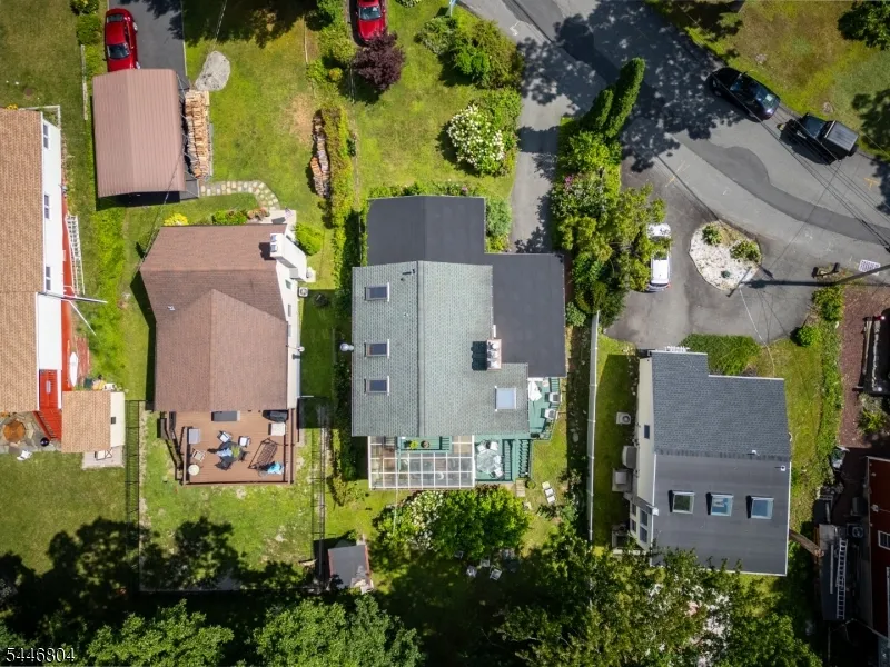 2 Algonquin Trl Jefferson, NJ 07885