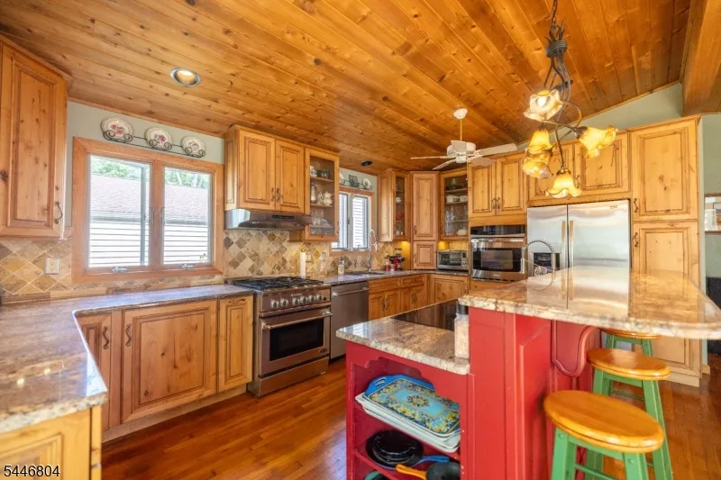 2 Algonquin Trl Jefferson, NJ 07885