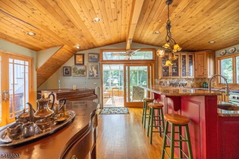 2 Algonquin Trl Jefferson, NJ 07885