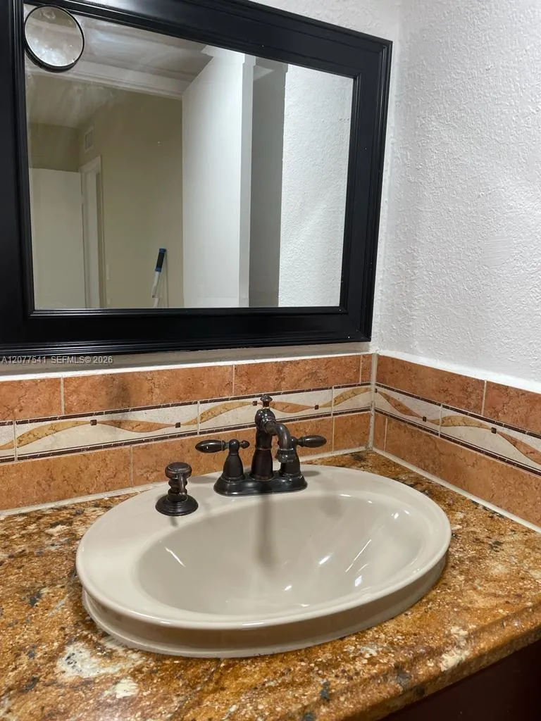 7075 NW 186th St #C505 Hialeah, FL 33015