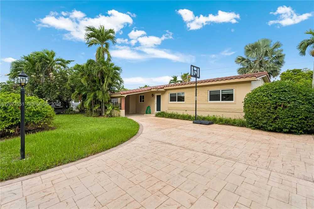 1435 SW 78th Ct Miami, FL 33144