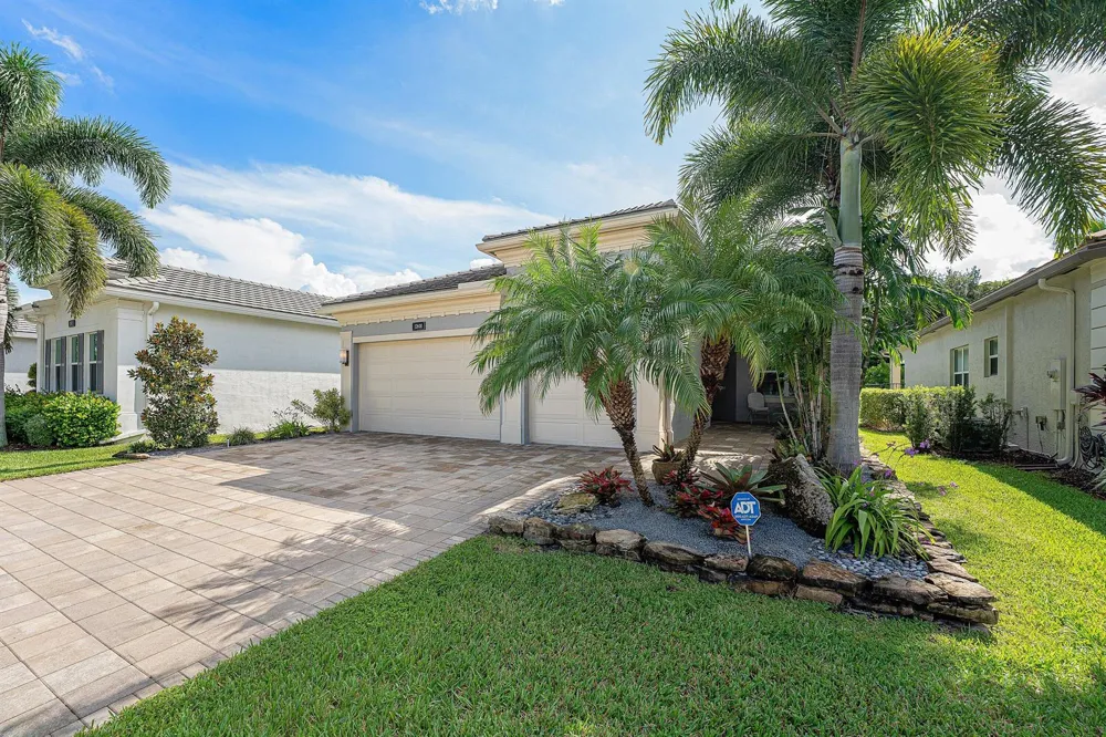 12608 CRESTED BUTTE AVENUE Boynton Beach, FL 33473