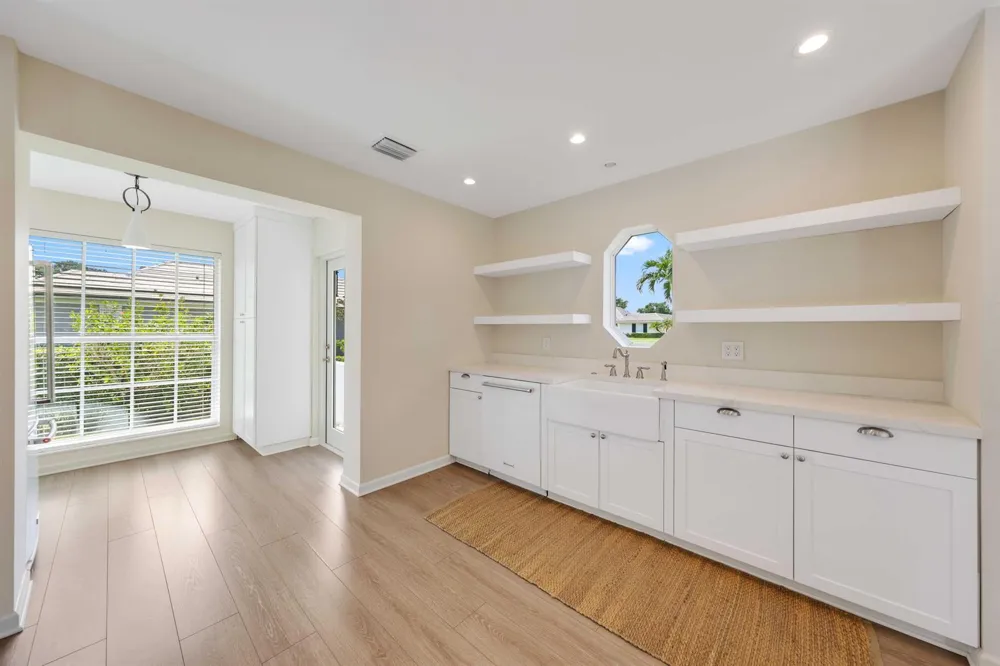 4 COUNTRY CLUB CIRCLE 