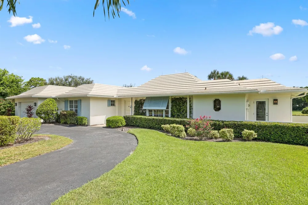 4 COUNTRY CLUB CIRCLE 