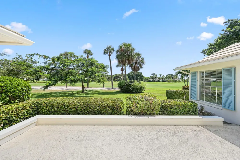 4 COUNTRY CLUB CIRCLE 