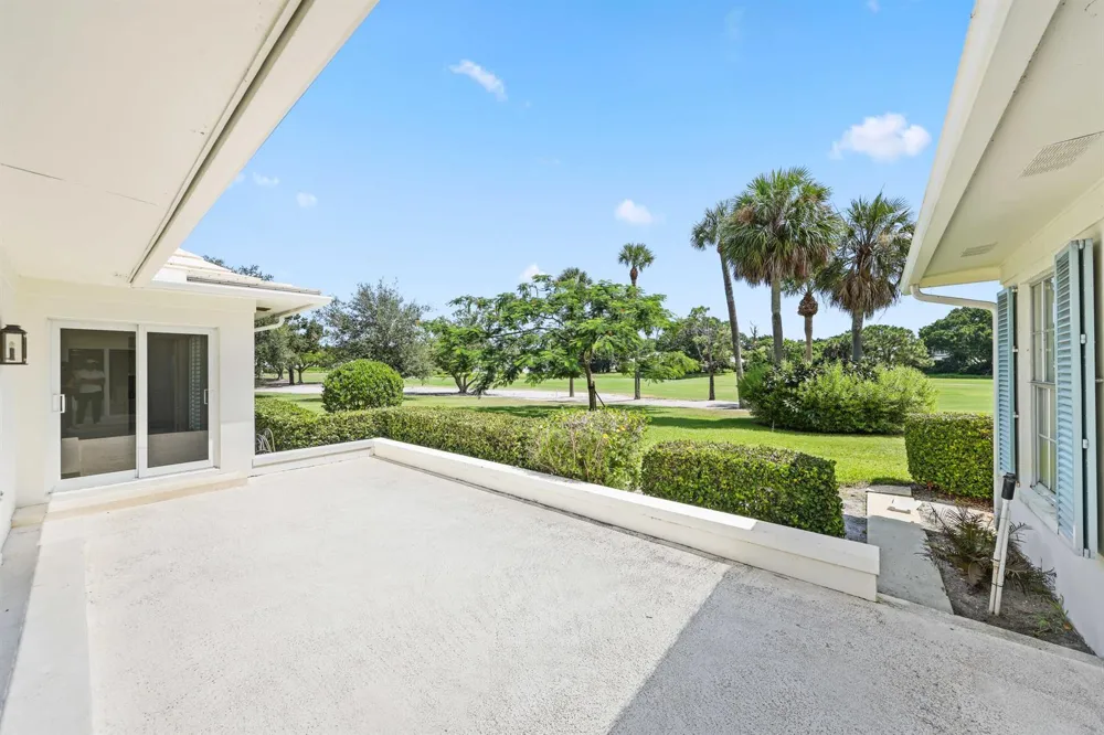 4 COUNTRY CLUB CIRCLE 