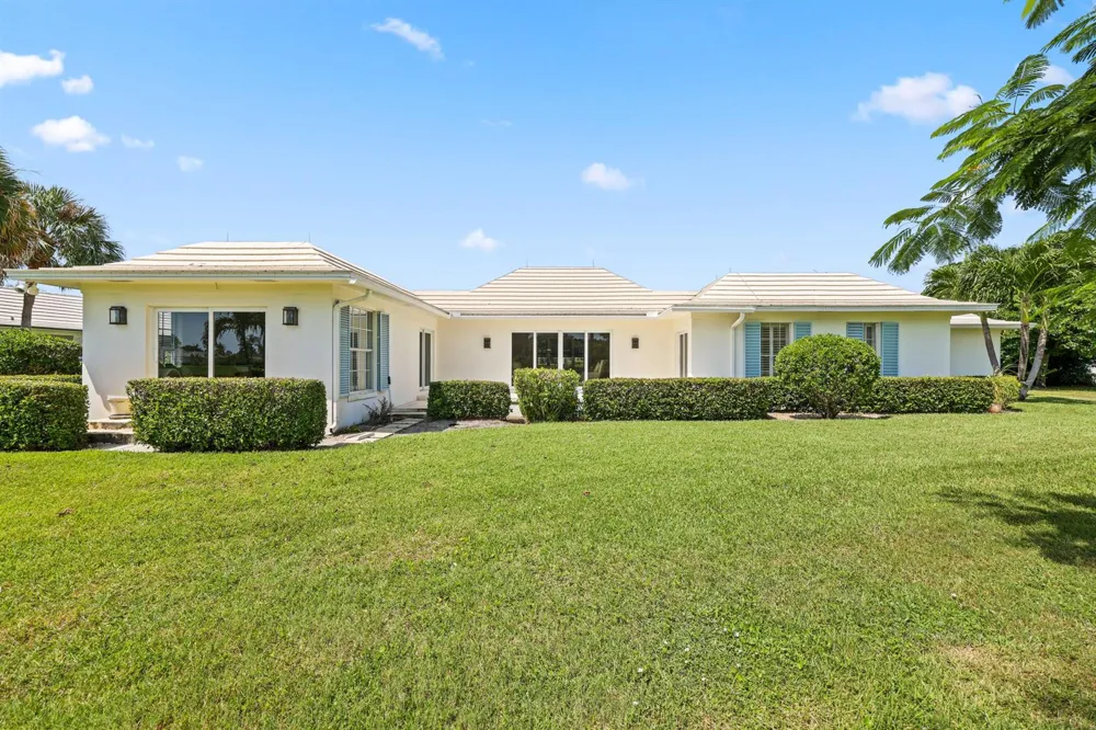 4 COUNTRY CLUB CIRCLE 