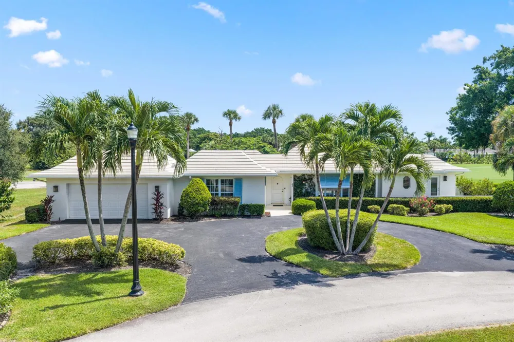 4 COUNTRY CLUB CIRCLE 