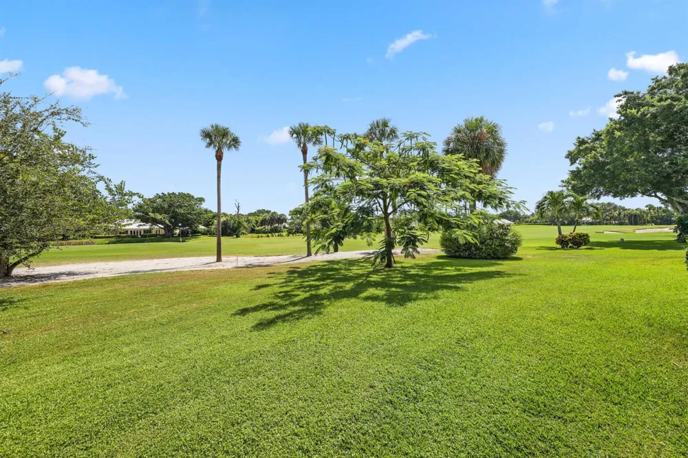 4 COUNTRY CLUB CIRCLE 