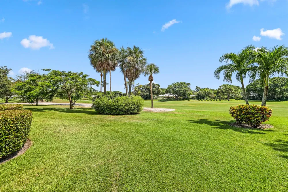 4 COUNTRY CLUB CIRCLE 