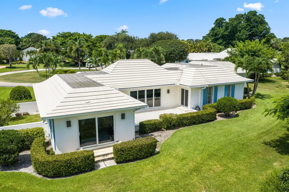 4 COUNTRY CLUB CIRCLE 