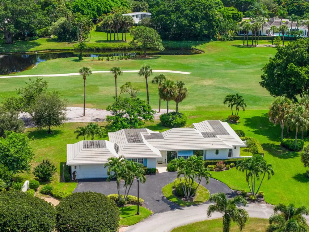 4 COUNTRY CLUB CIRCLE 