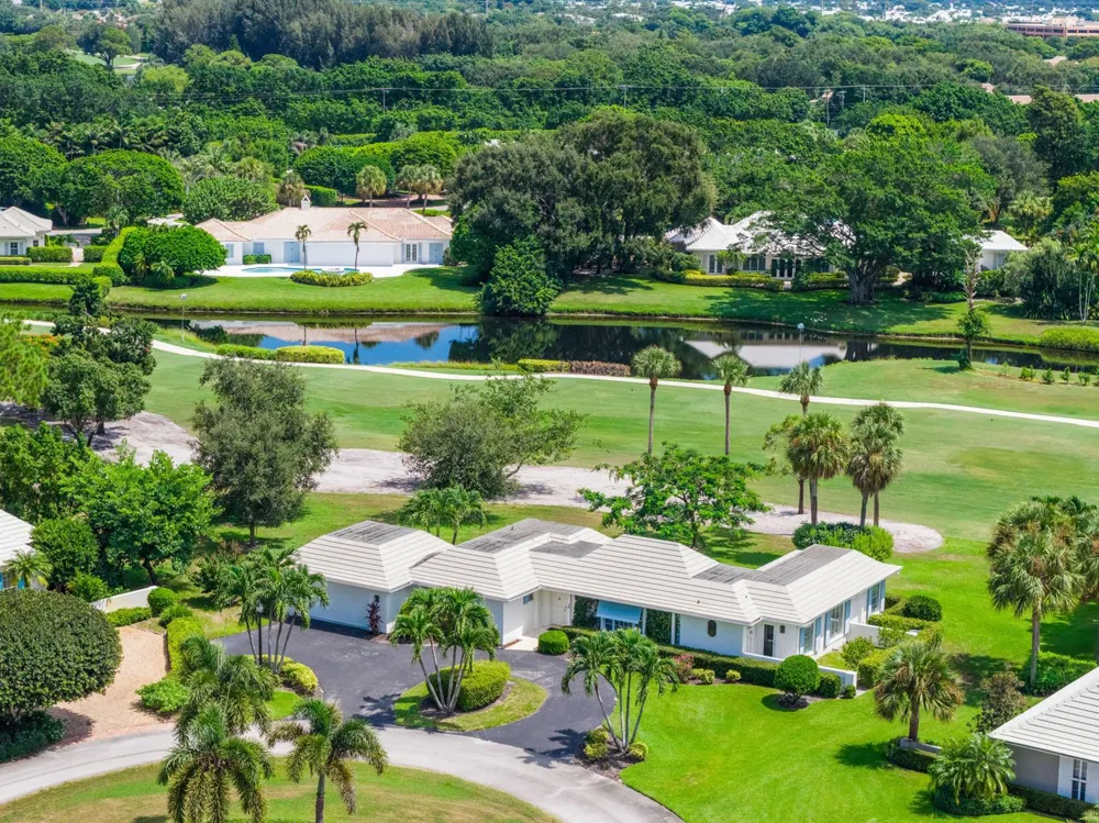 4 COUNTRY CLUB CIRCLE 