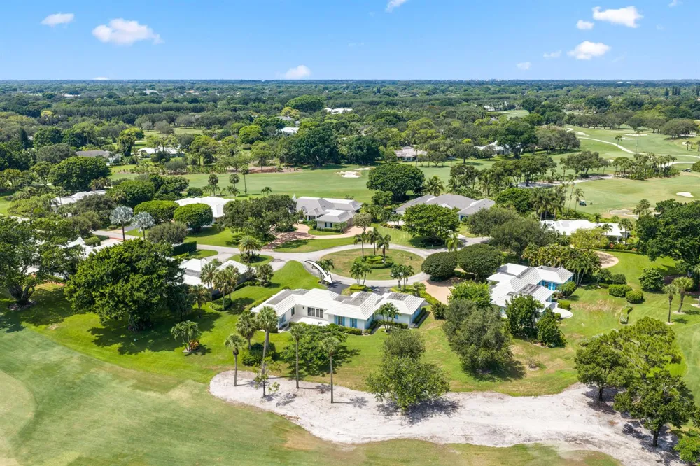 4 COUNTRY CLUB CIRCLE 