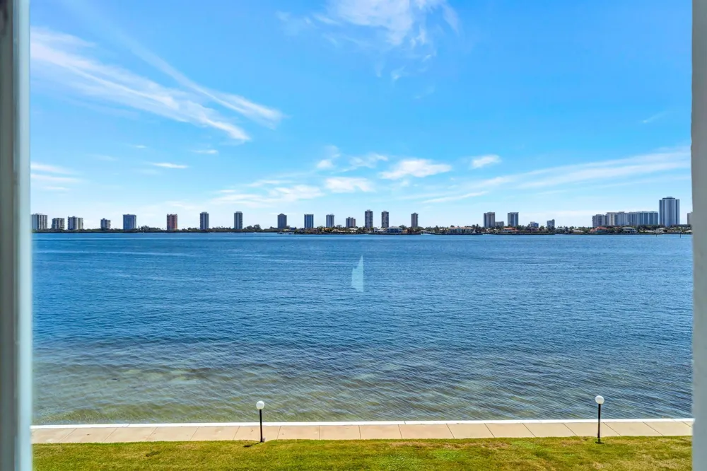 301 LAKE SHORE DRIVE #302 Lake Park, FL 33403